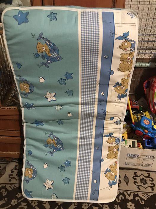 Детская кроватка с матрасом