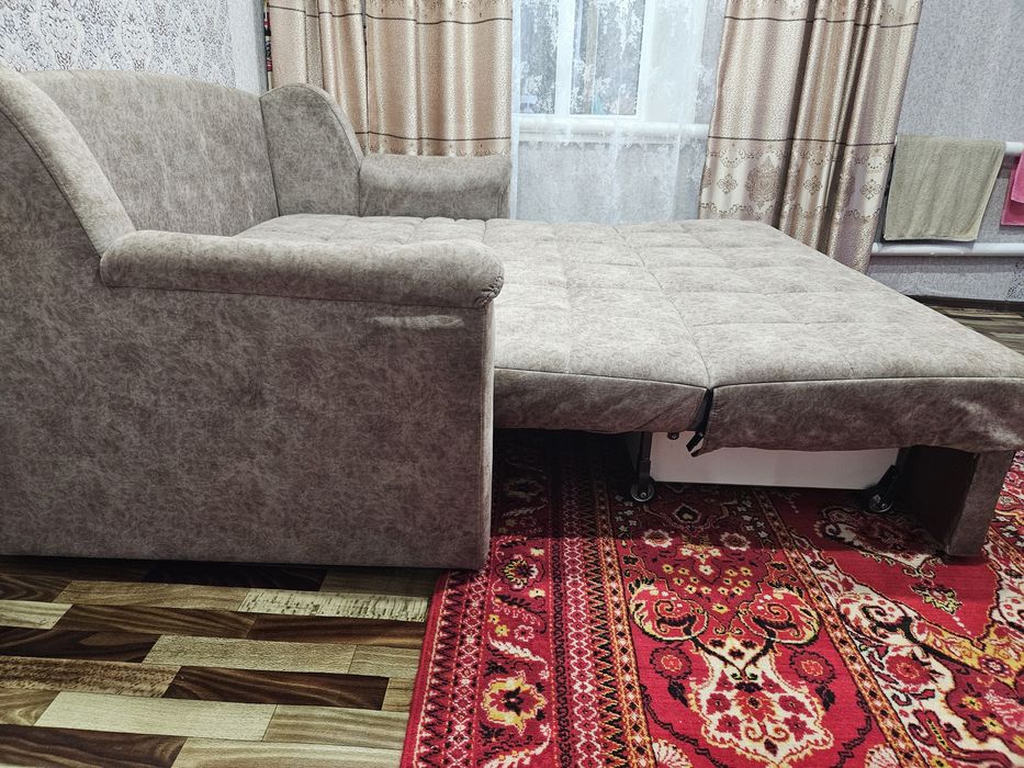 Продам практически новый диван