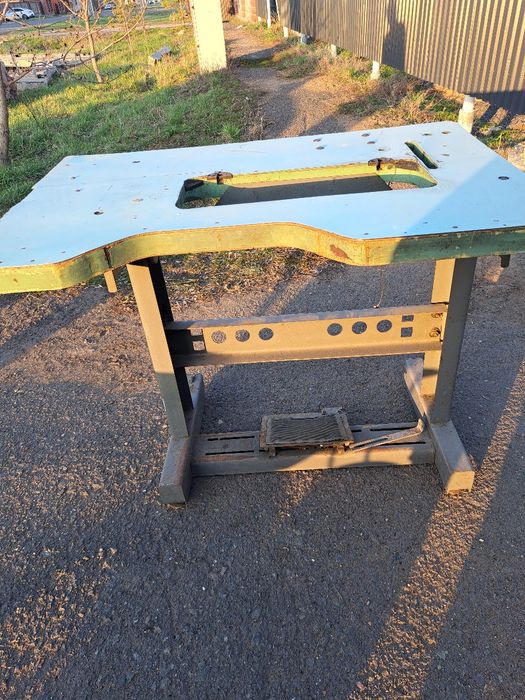 Петельная, оверлог, швейная машинка