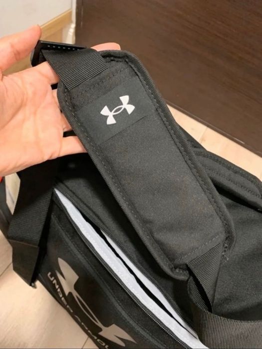 Geanta noua Under Armour