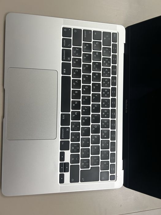 Macbook Air M1 sotiladi.
