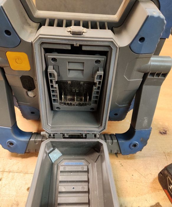 Vand bec cu led pe baterie