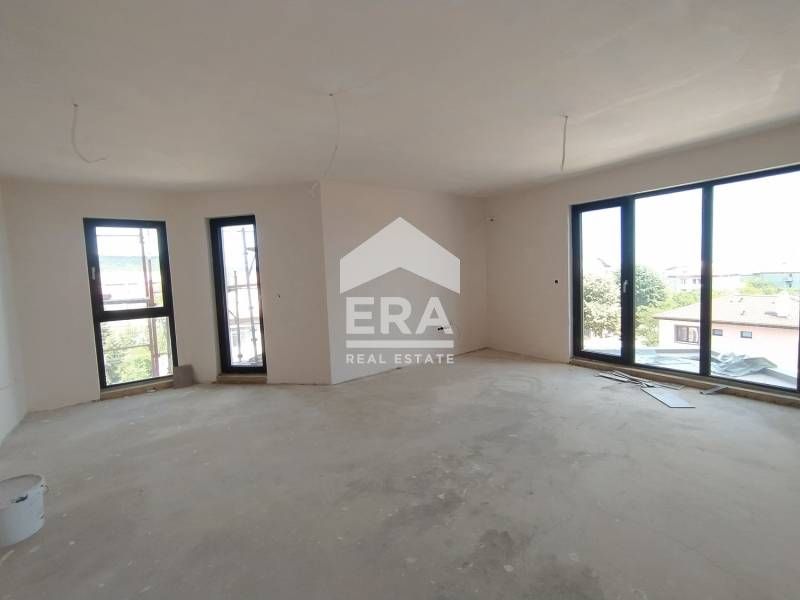 Тристаен апартамент за продажба, в новопостроена сграда с Акт 16, във