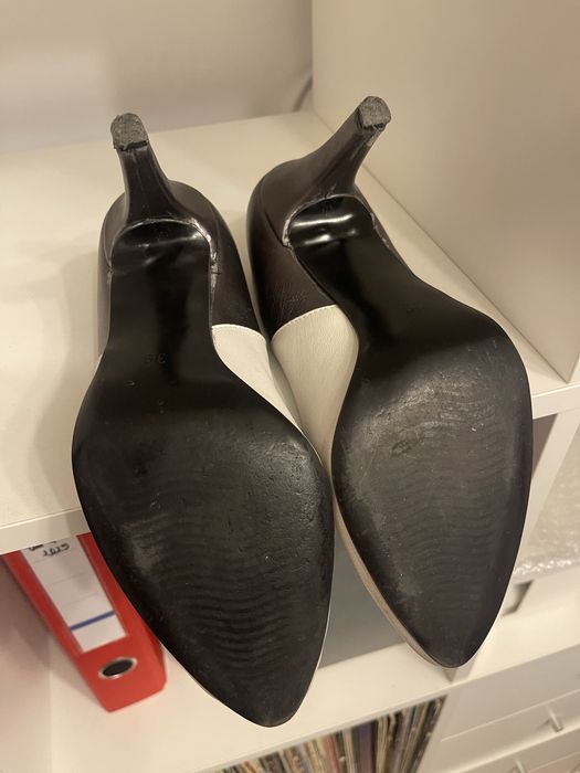 Pantofi Mopiel, eleganți, din piele exterior și interior, cu un luciu discret în partea din spate