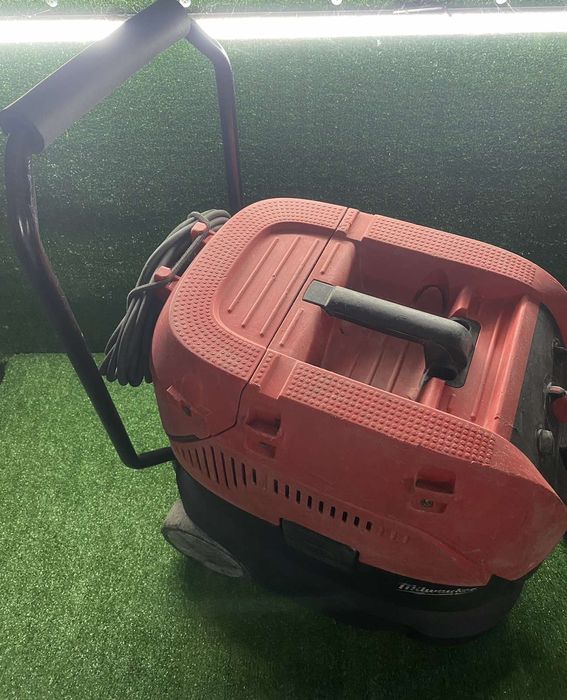 Прахосмукачка MILWAUKEE AS 42 MAC за сухо и мокро почистване