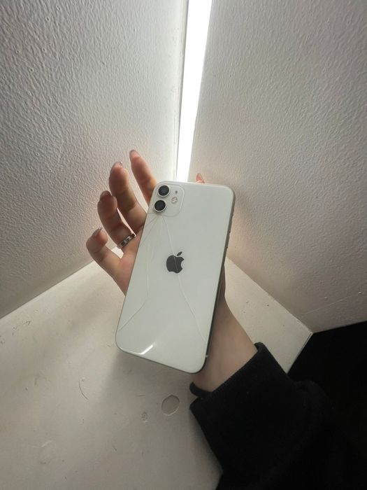 Продам айфон 11.