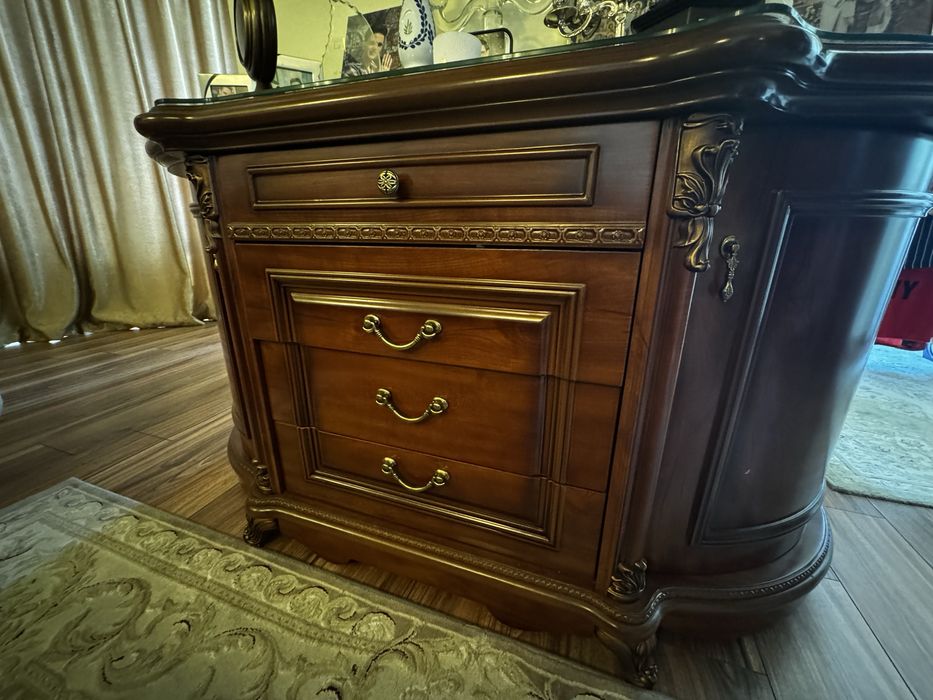 Vând set mobilă din lemn masiv