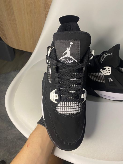 Jordan 4 White Thunder