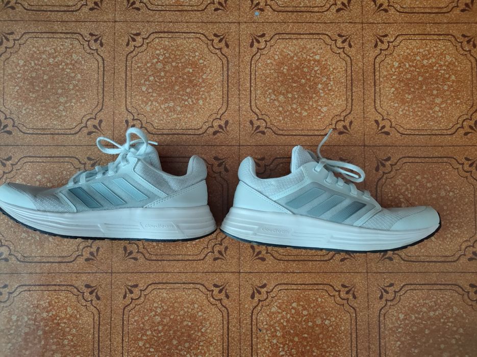 Продам кроссовки Adidas размер 36