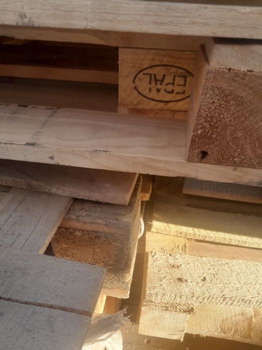 Vând paleti non euro și euro.