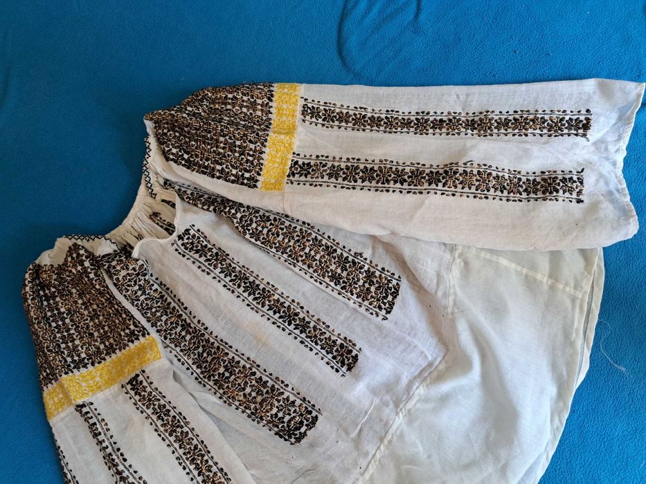 Ie traditionala populara veche Oltenia,cusuta manual ,mai multe modele