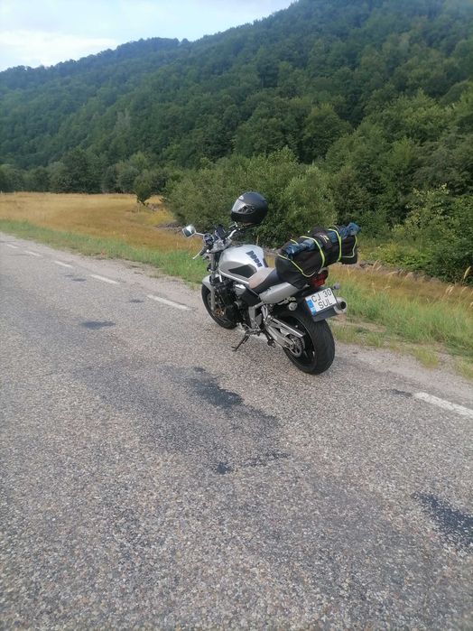 Se vinde suzuki bandit gsf 1200 2004 stare foarte bună lalt trazmisie și pinioane noi plăcute noi gume din primăvară funcționează perfect