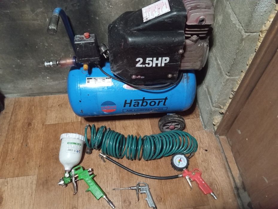 Продам воздушный компрессор Habort.