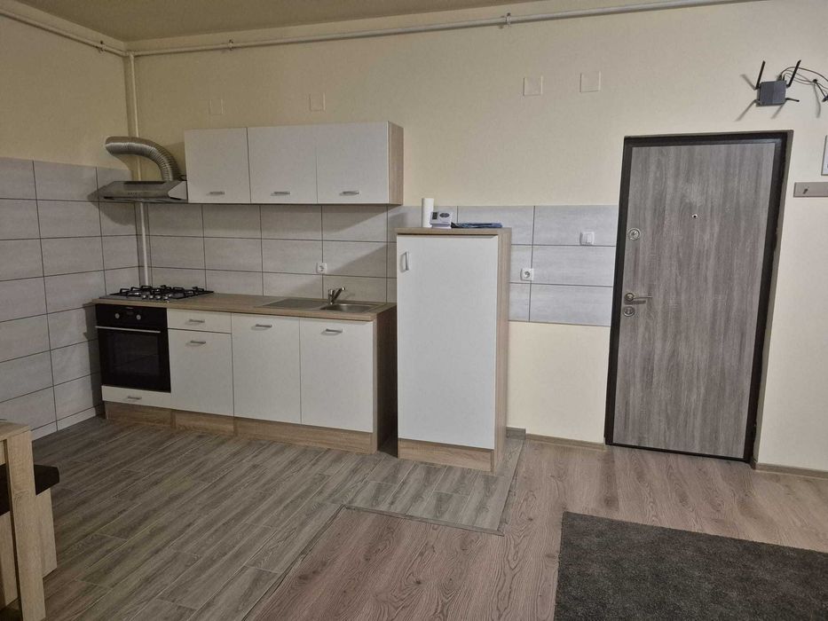Proprietar, închiriez apartament 3 camere ultracentral cu loc parcare