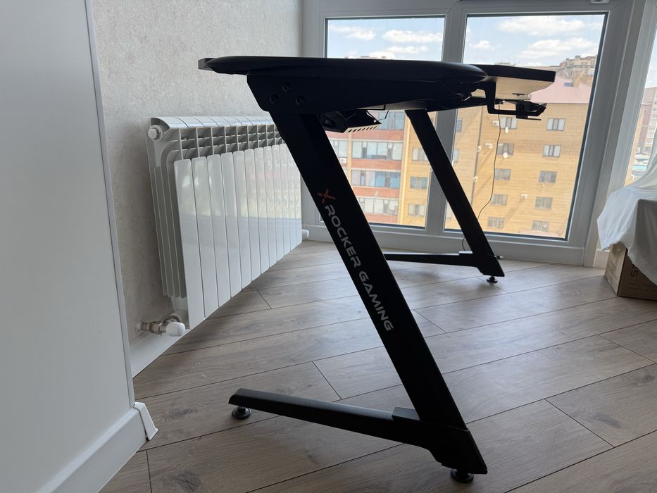 Компьютерный стол XRocker Jaguar Esports RGB