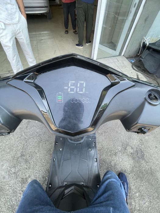 Tesla skuter 72V32 A uselini qilinvoti akumlaytori