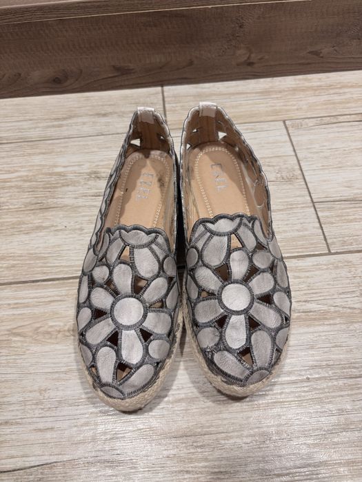 Стилни дамски обувки – платформи + елегантни обувки на ток.