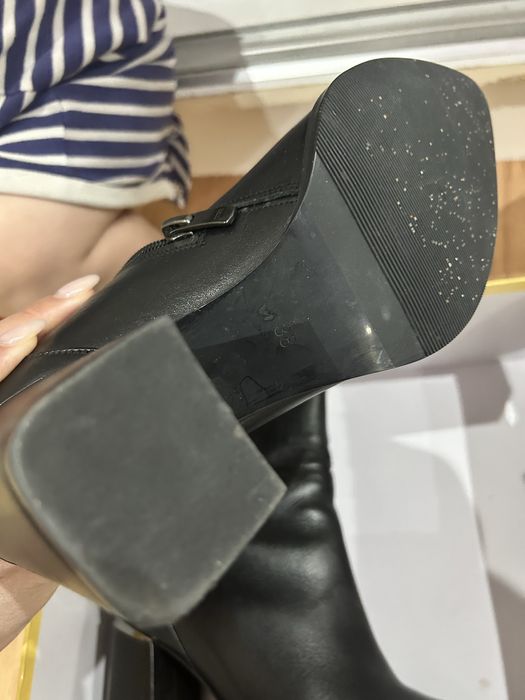 Черные ботинки