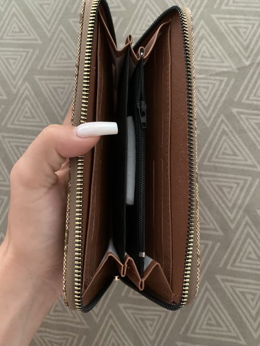 Portofel GUESS? - OFERTĂ - 49 RON