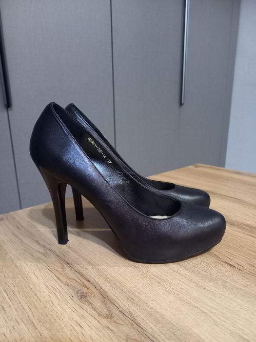 Продам женские туфли