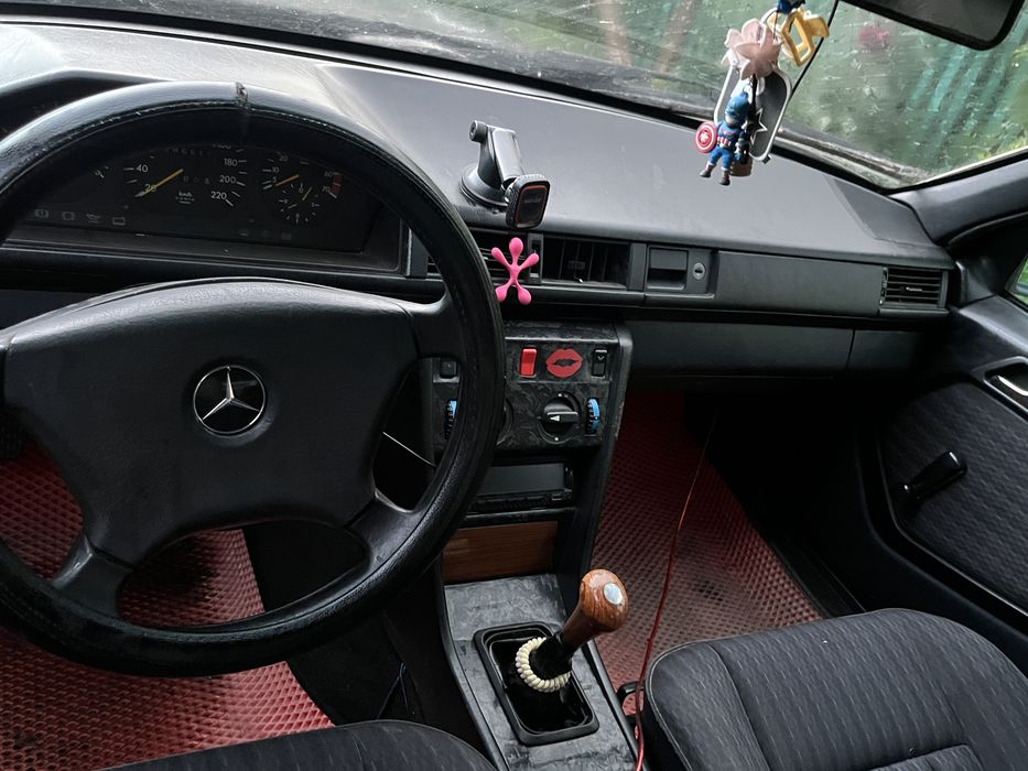 Mercedes-Benz W124