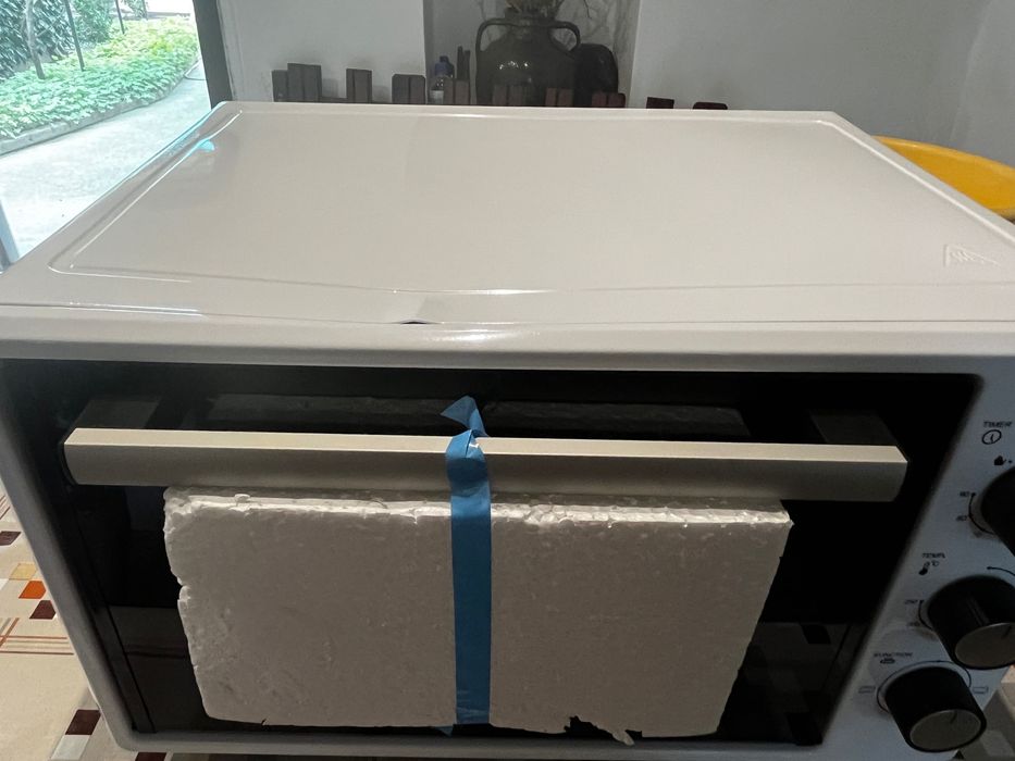 Малка готварска фурна 
3600 W, 120 - 250 C