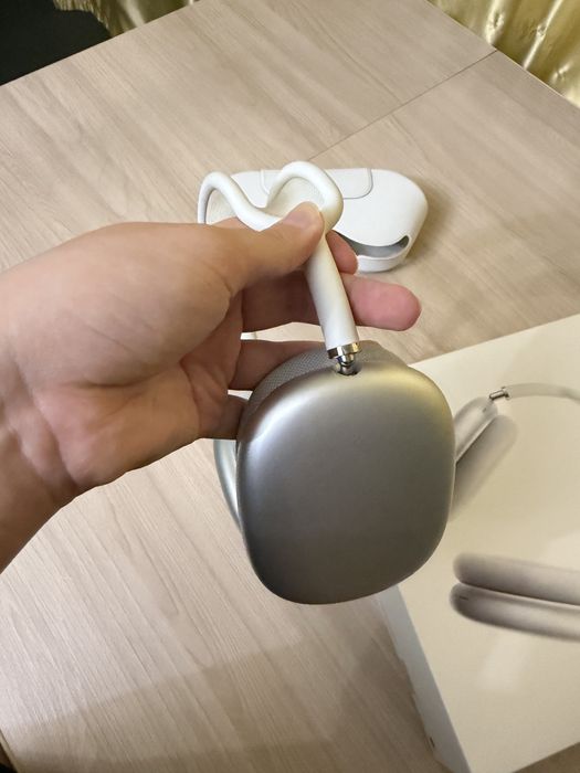Продам Airpods Max 1 поколения