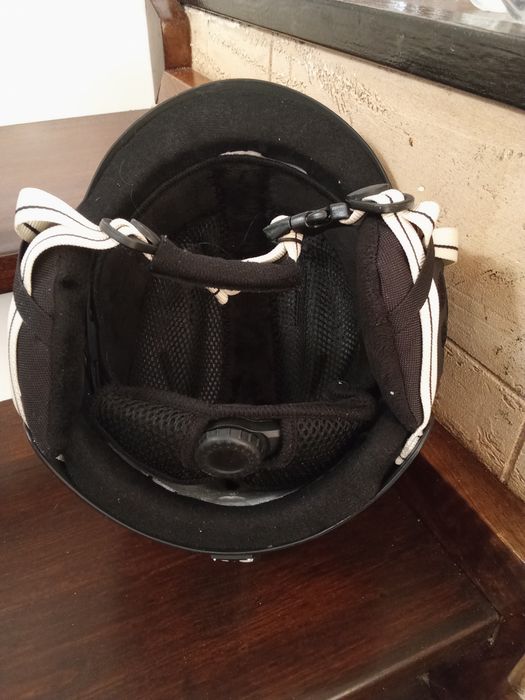 Ски каскa-цвят черен