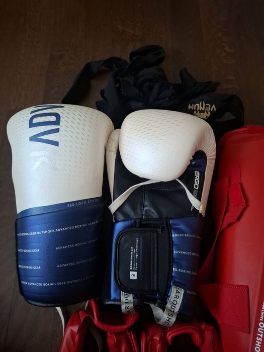 Echipament kick manusi