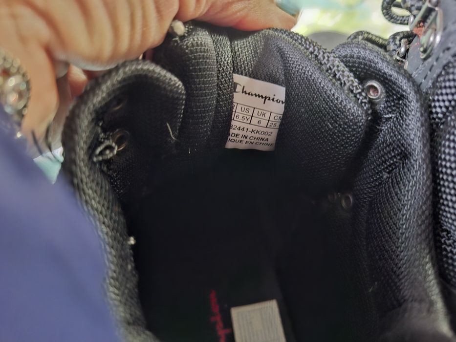 Продавам унисекс кецове Шампион