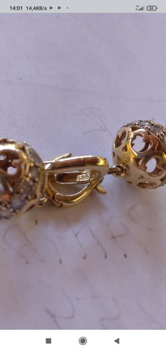 Cercei din aur galben.