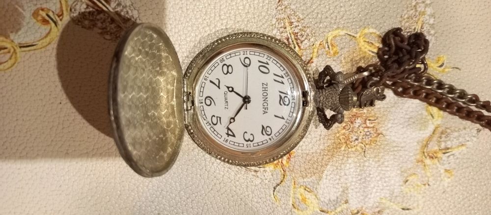 Продаю часы, карманные.