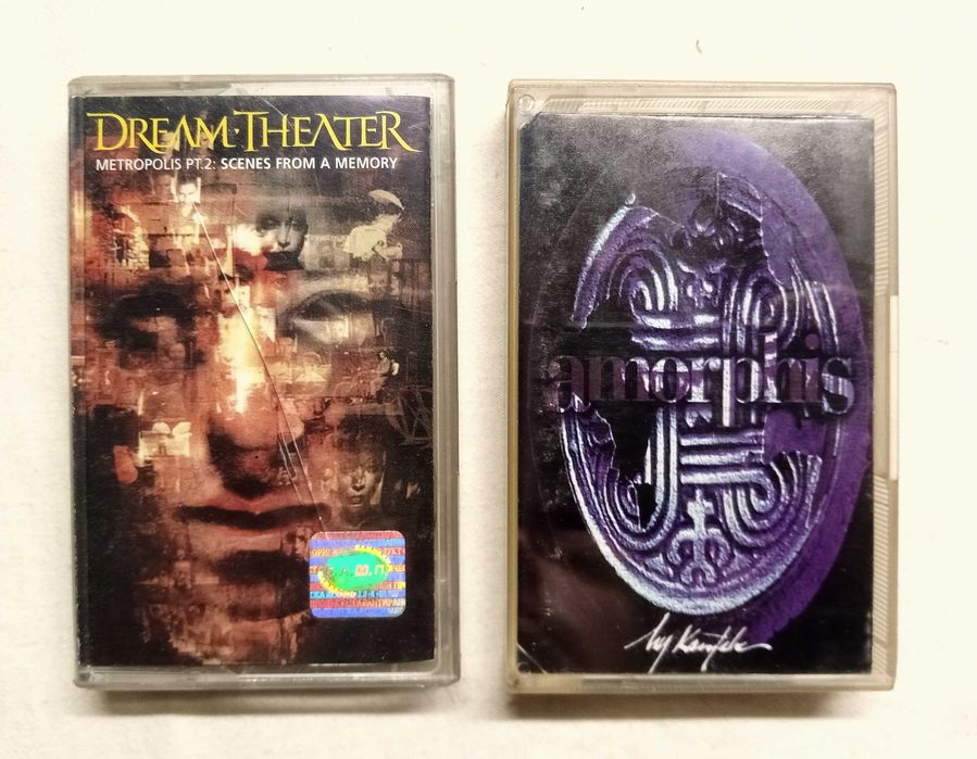 Стари аудио касети на метъл групи