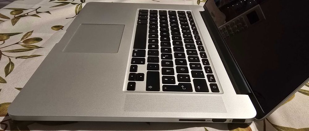 MacBook Pro 15" Retina Mid 2015, i7 2.8GHz, 500GB SSD, 16 RAM;