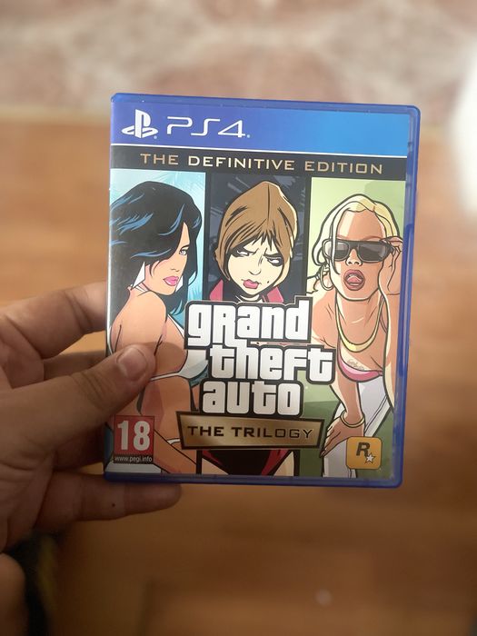 Ps4 slim със 11 игри 816gb топ състояние