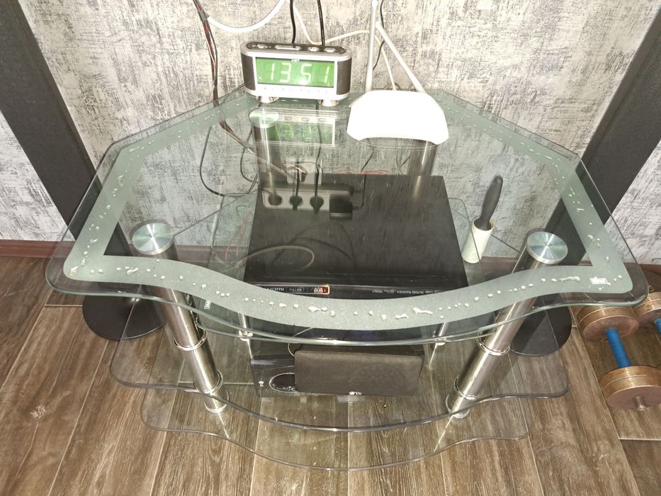 Тумба (стекло) под телевизор