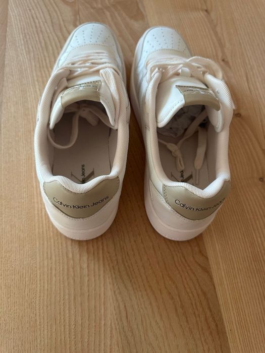 Продавам чисто нови мъжки маратонки Calvin Klein Jeans, размер 44