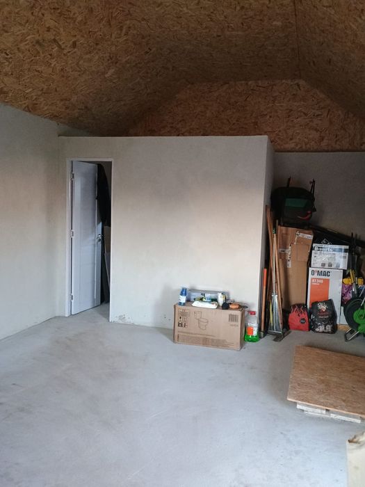 Vând teren cu constructie in Lipanesti