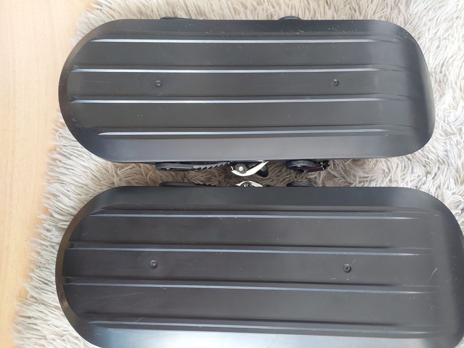 Vând minischiuri: 36 cm x 14 cm, 1,09 kg