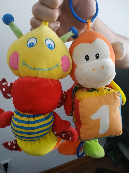 Музыкальная игрушка в кроватку