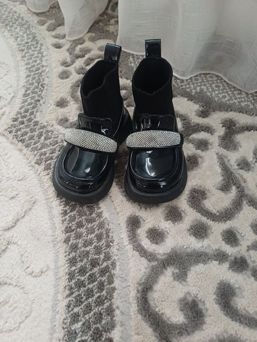 Продам детскую обувь