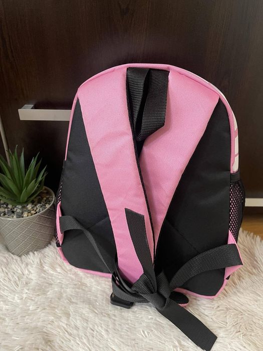 Нова раница Nike