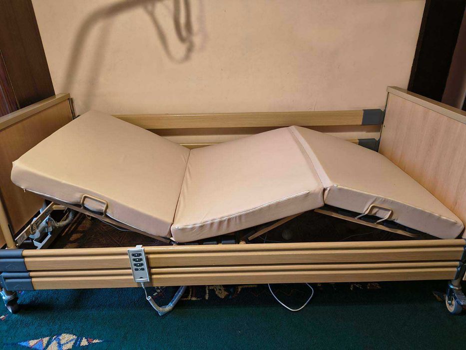 Електрическо болнично легло BURMEIER, дюшек, матрак, инвалидни колички