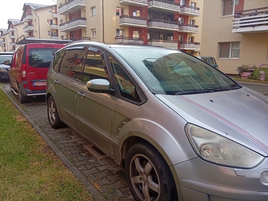 Vând Ford S-Max.