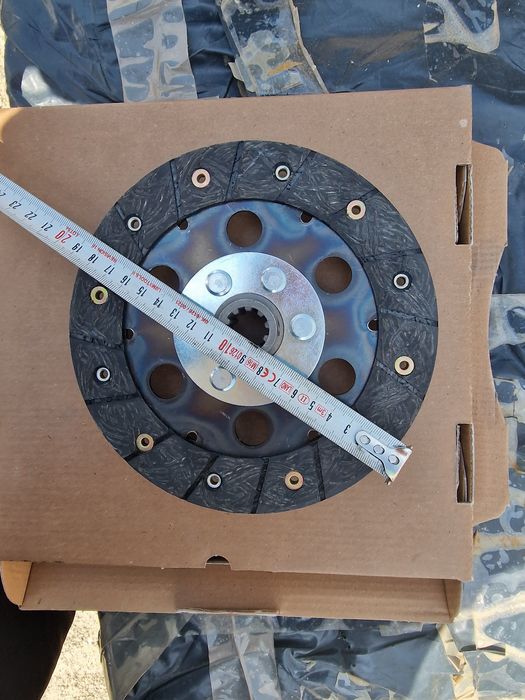 Disc ambreiaj tractor fiat 211.215.cu diametrul de 185 mm pe original