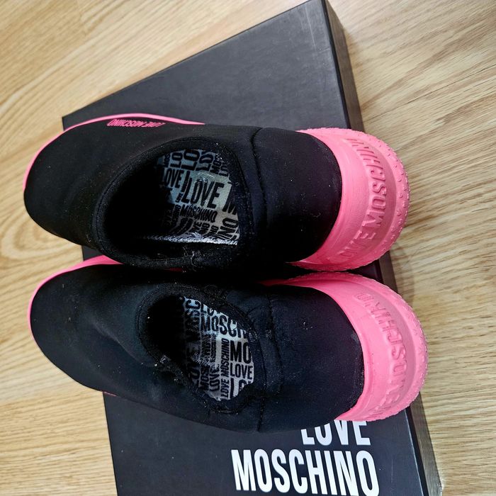 Оригинални обувки Love Moschino