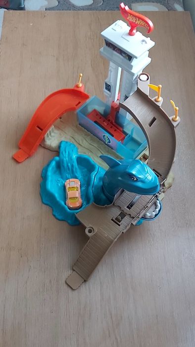 Писта Hot Wheels Shark Attack