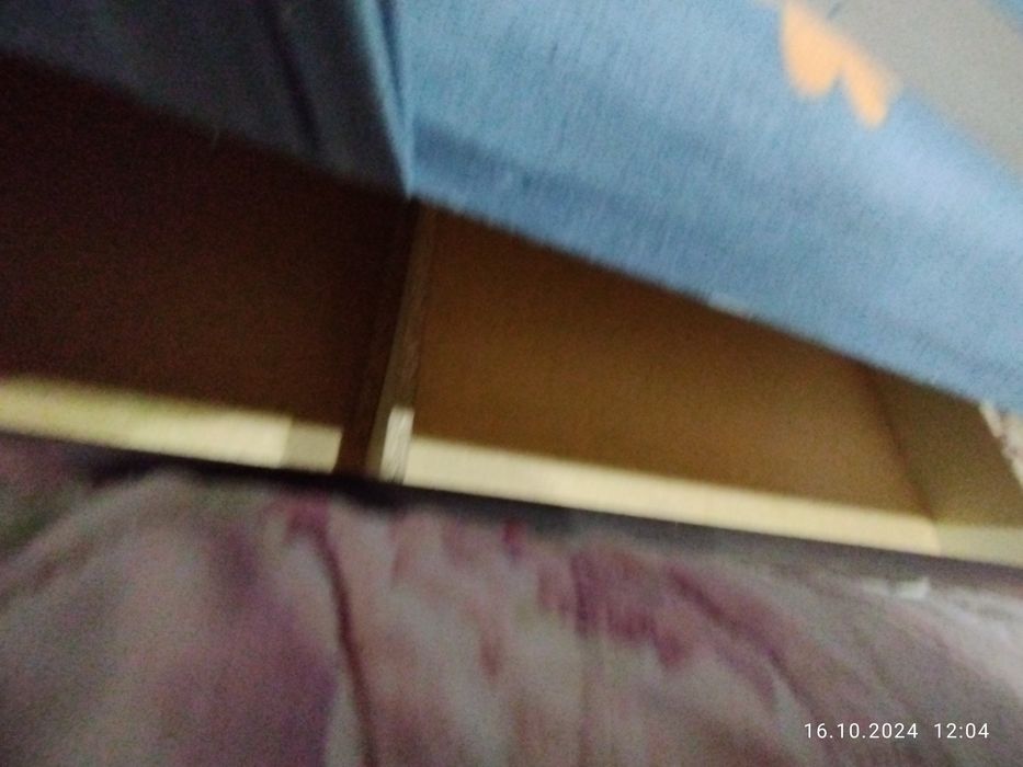 Тахта   мало спали,лежали стояла