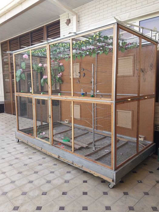 Большая клетка для птиц