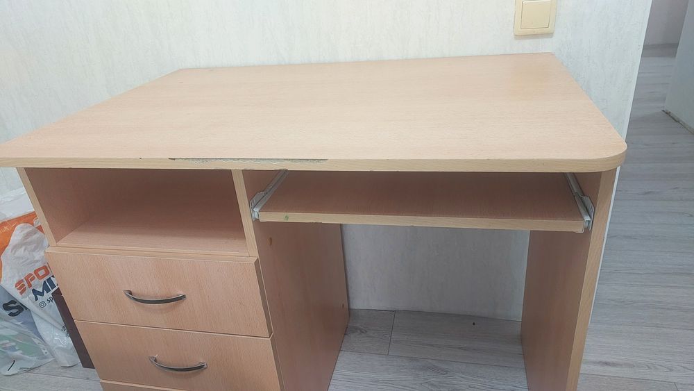 Продам стол письменный
